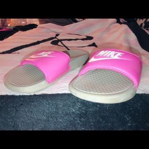 Magenta Nike slides!